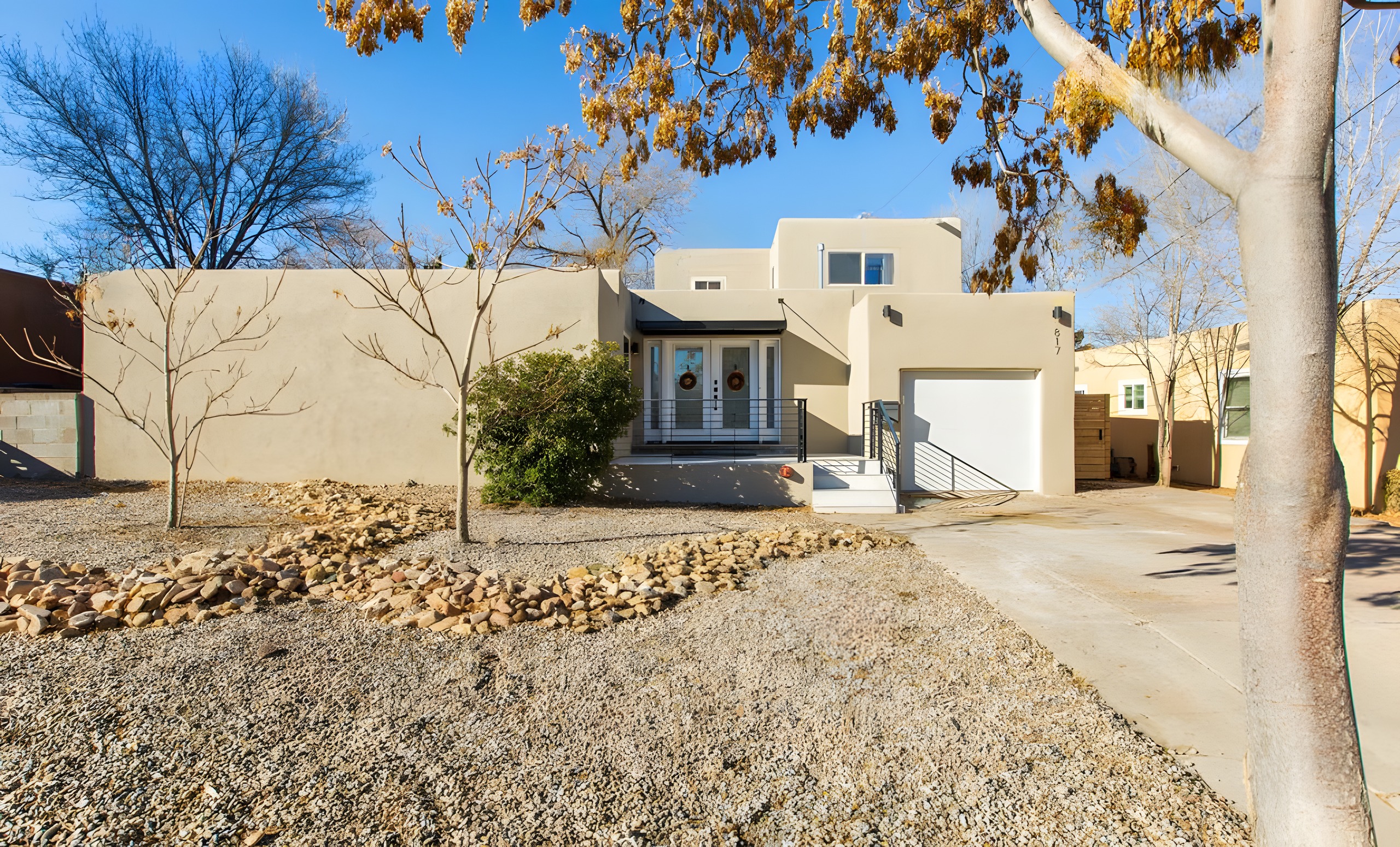 817 Lafayette Drive Northeast